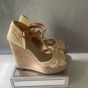 Tory Burch rattan sandals size 8.5